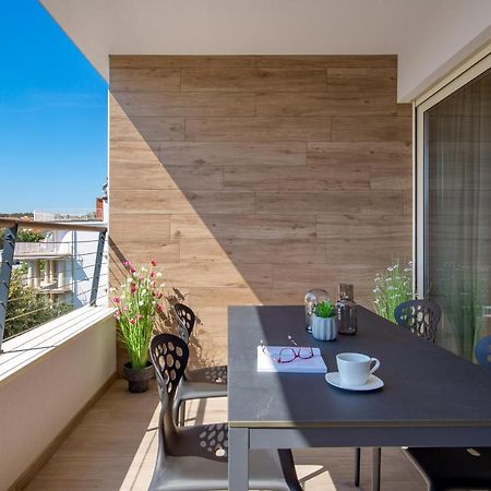 Apartment Nensi Pjescana Uvala Eksteriør bilde
