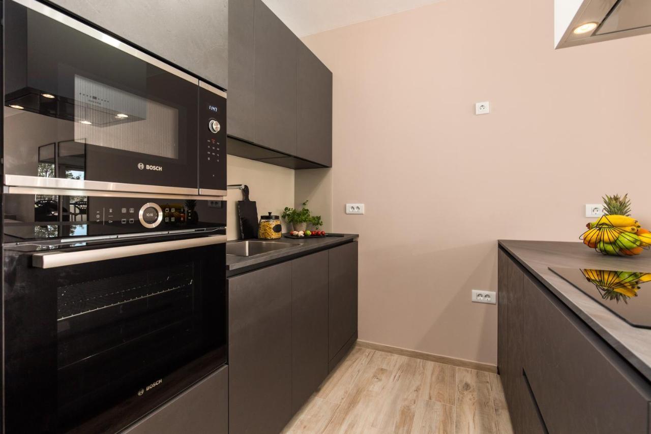 Apartment Nensi Pjescana Uvala Eksteriør bilde