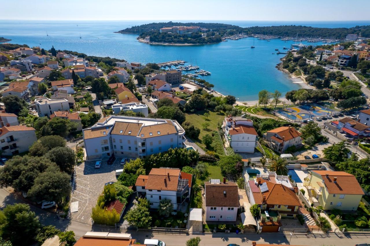 Apartment Nensi Pjescana Uvala Eksteriør bilde