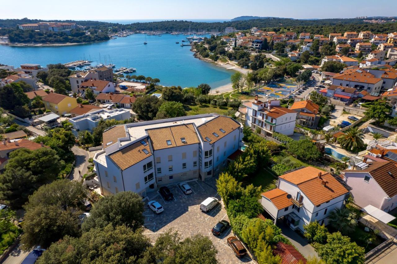 Apartment Nensi Pjescana Uvala Eksteriør bilde